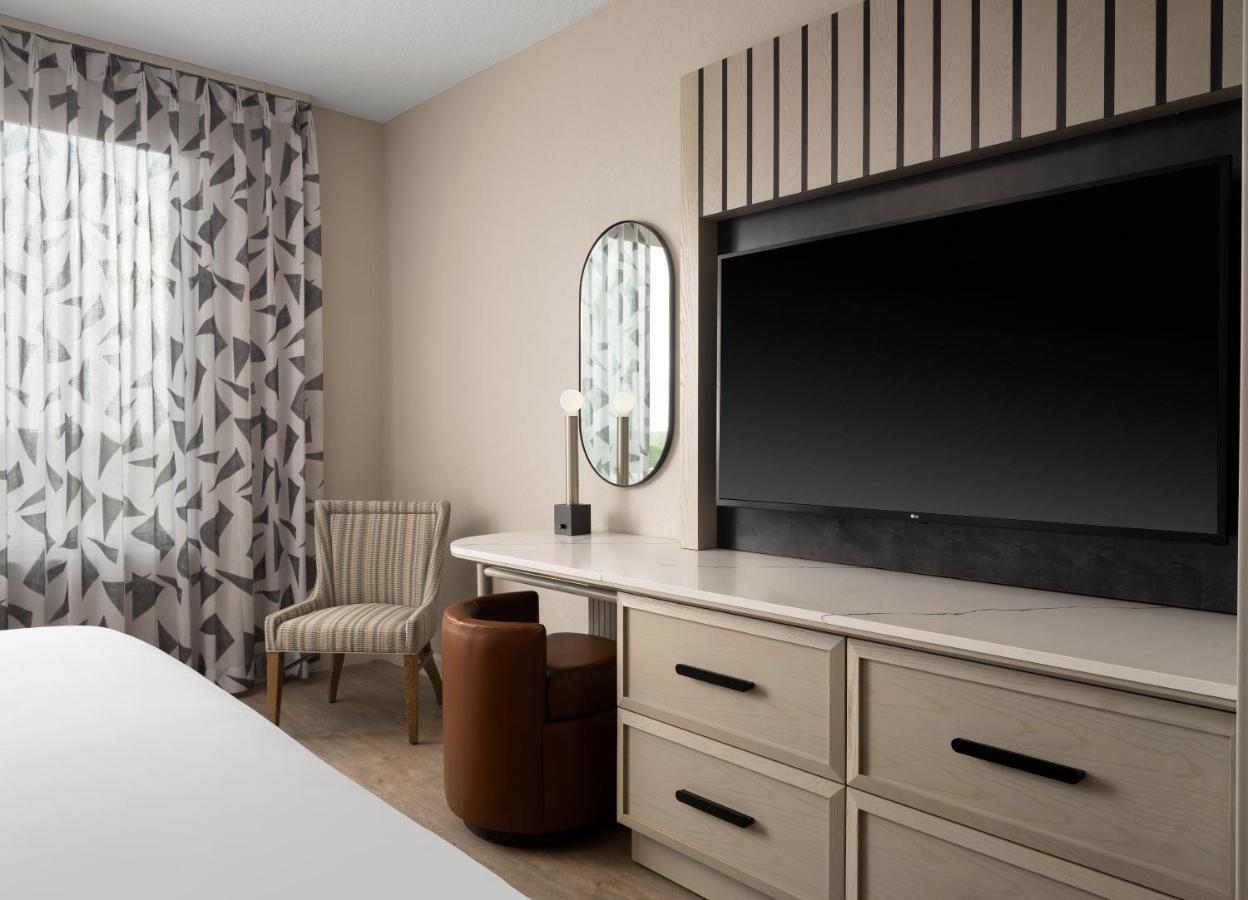 Suite Lit Queen-Size - Vue sur Piscine